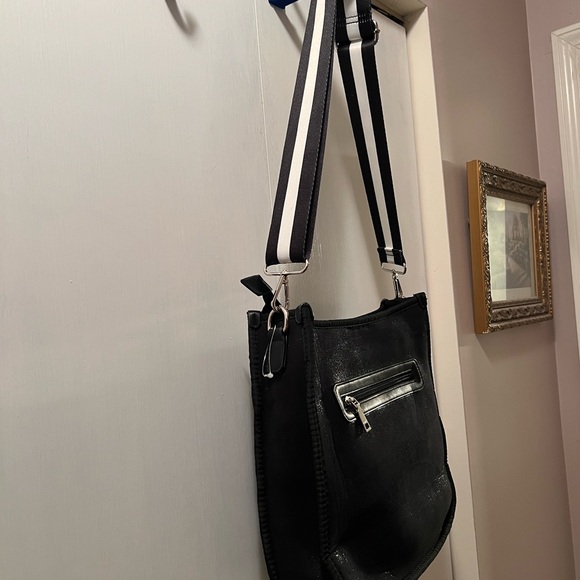 Jen & Co. black shimmer neoprene medium crossbody NWOT - Picture 3 of 13